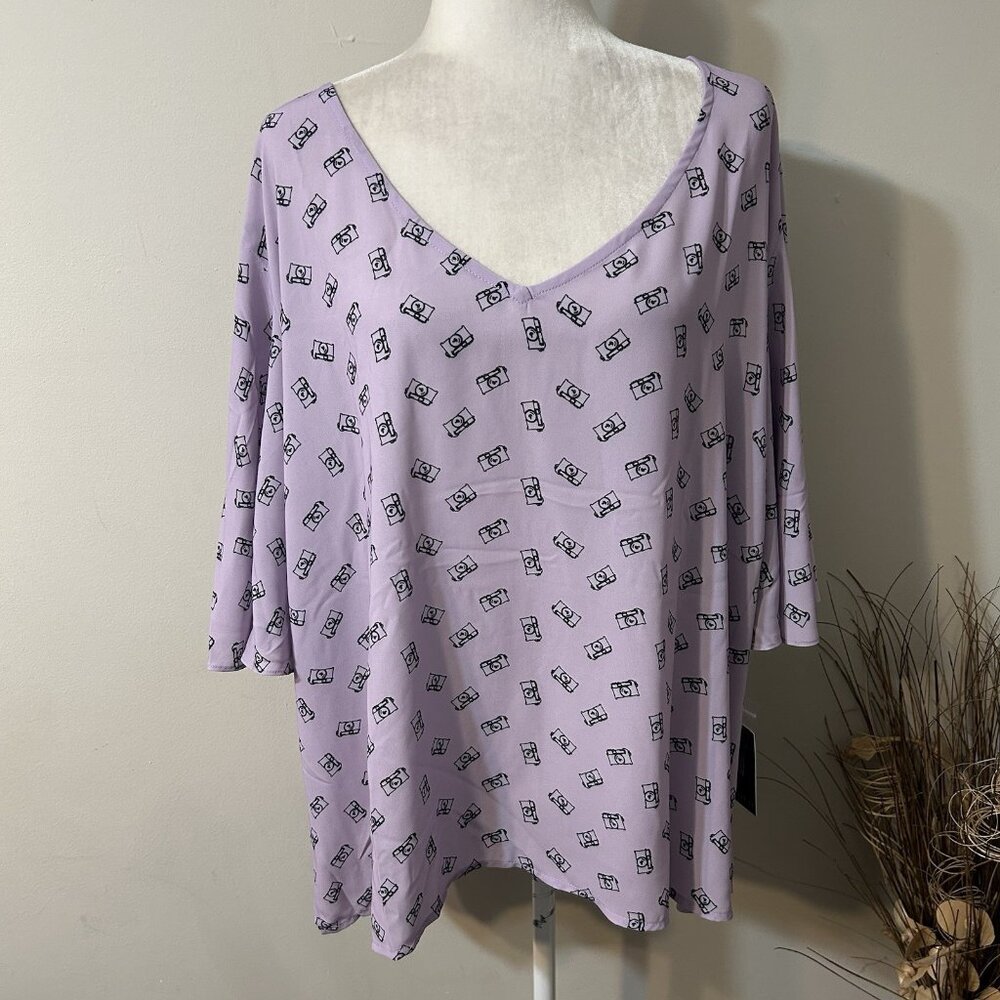 NWT Eloquii Women V-neck Pink Camera Print Blouse Top Flatter Sleeve Sz 22